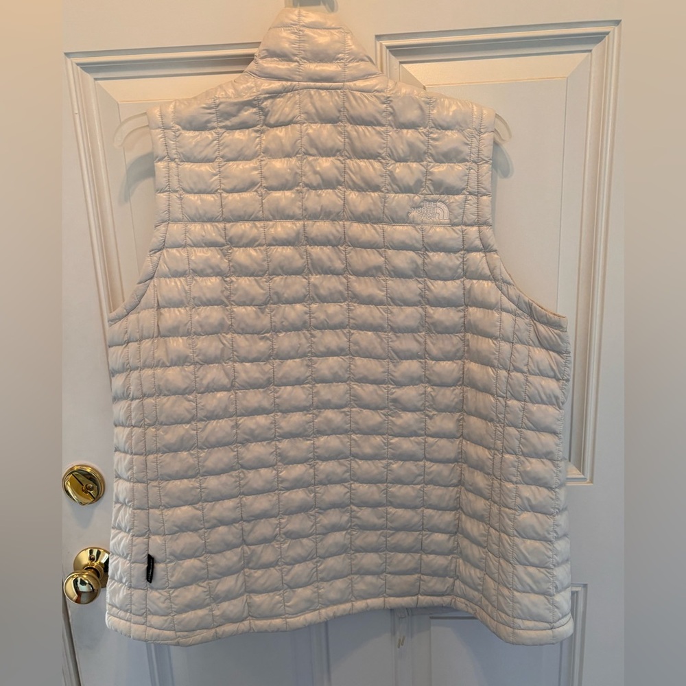The North Face Women's white Thermoball Quilted Vest